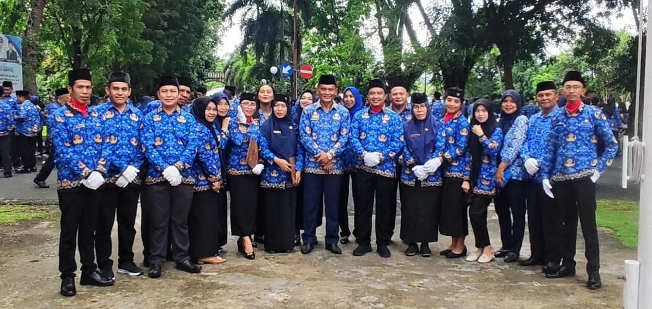 Foto bersama Pegawai